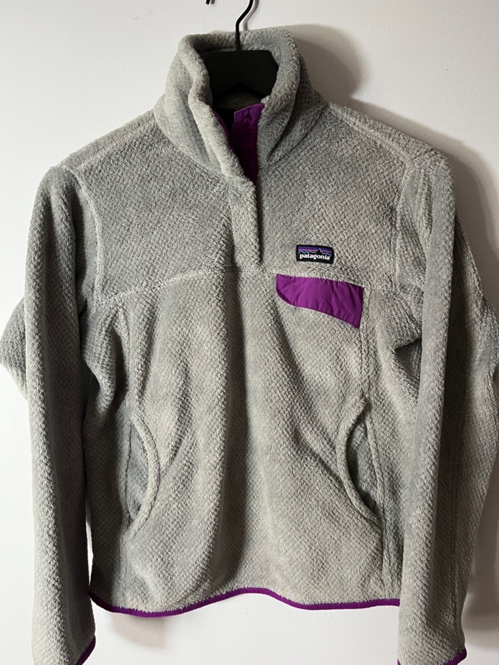Patagonia Winter Cozy Gray Fleece Pullover with Purple Pocket Trim Sz Small